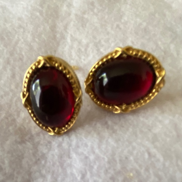 Ruby Red Glass Cabochon Vintage Earrings Oval Framed Gold Plated Vintage… - Picture 6 of 9